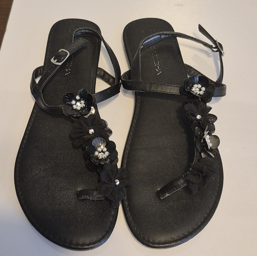 Elegant Women's Sandals Collection - Picture 5 of 6